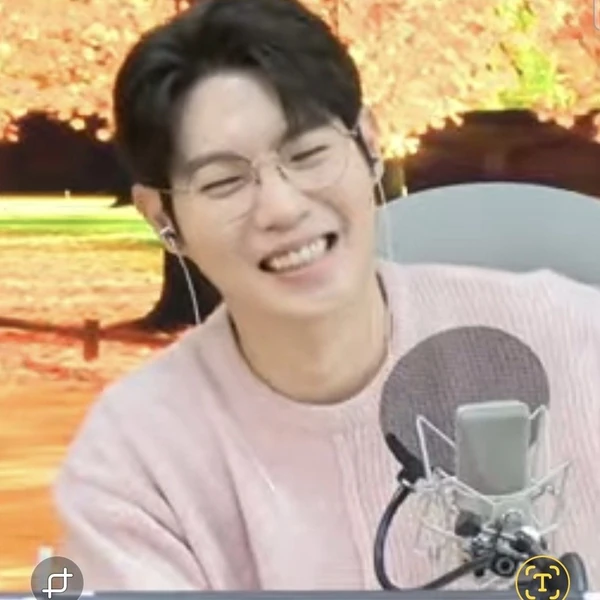 The most loved look of Son Taejin today