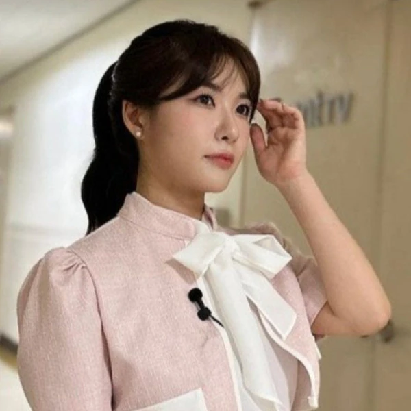 Popular photo full of fans’ love for Ryu Wonjung