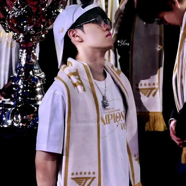 Foto profil populer Oner yang dipilih melalui voting