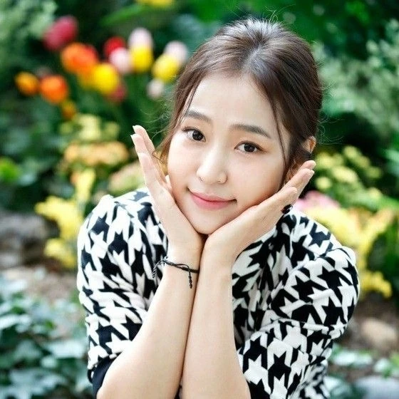 Foto populer Hong Ja yang penuh cinta dari penggemar