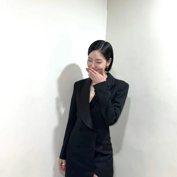 Foto populer Kim Goeun yang penuh cinta dari penggemar