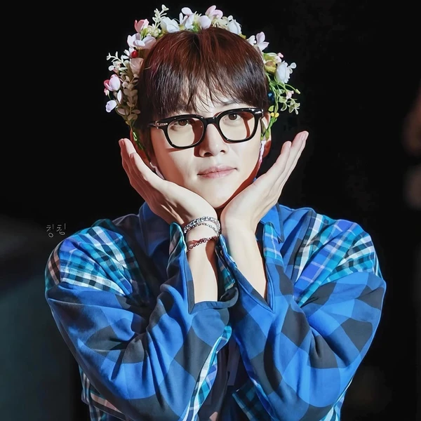 Popular photo full of fans’ love for Ji Changwook