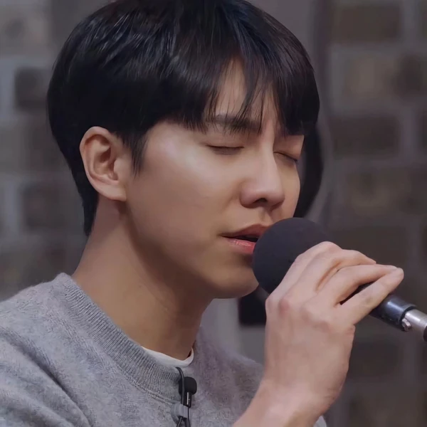 充满粉丝爱意的李升基人气照片