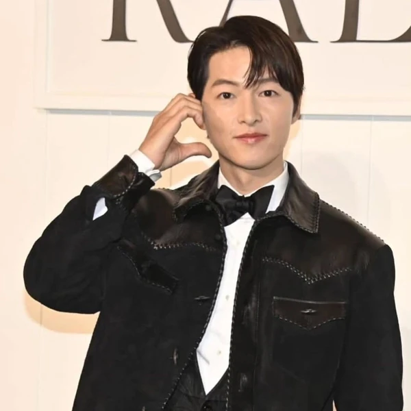 今天最受喜爱的宋钟基模样