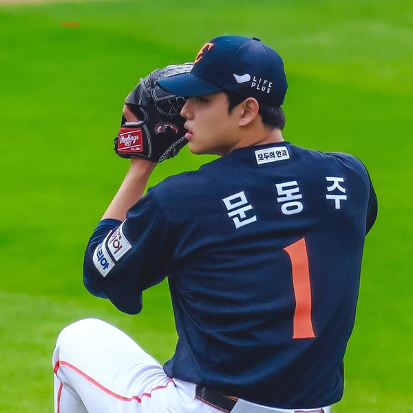 The most loved look of Moon Dongju today