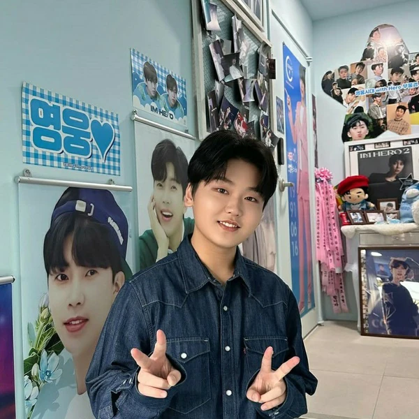 The most loved look of Park Sungon today