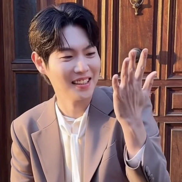 The most loved look of Son Taejin today