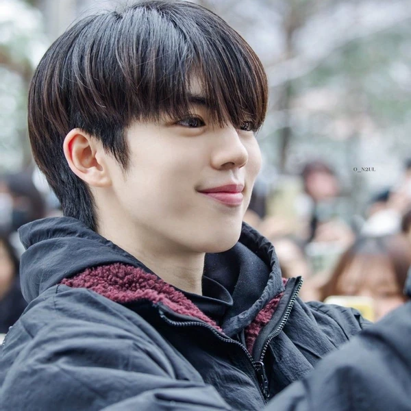 粉丝团打造的Cha Junhwan第一名横幅帖子