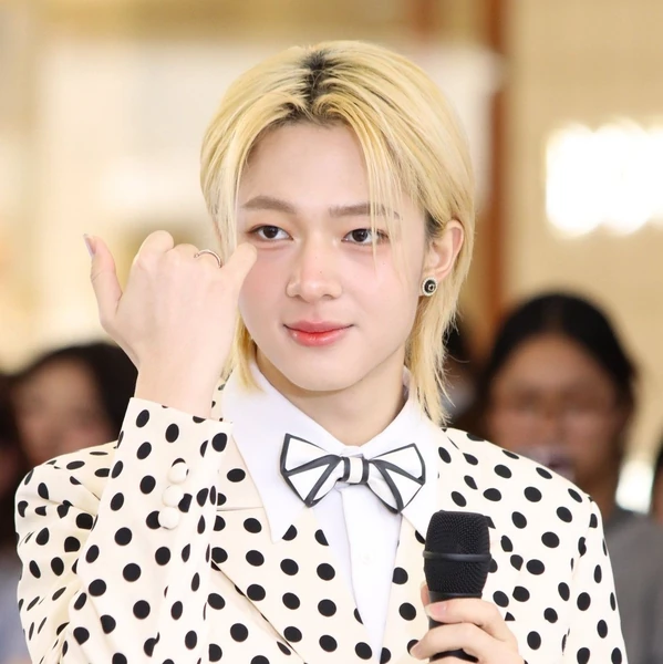 Popular photo full of fans’ love for NuNew