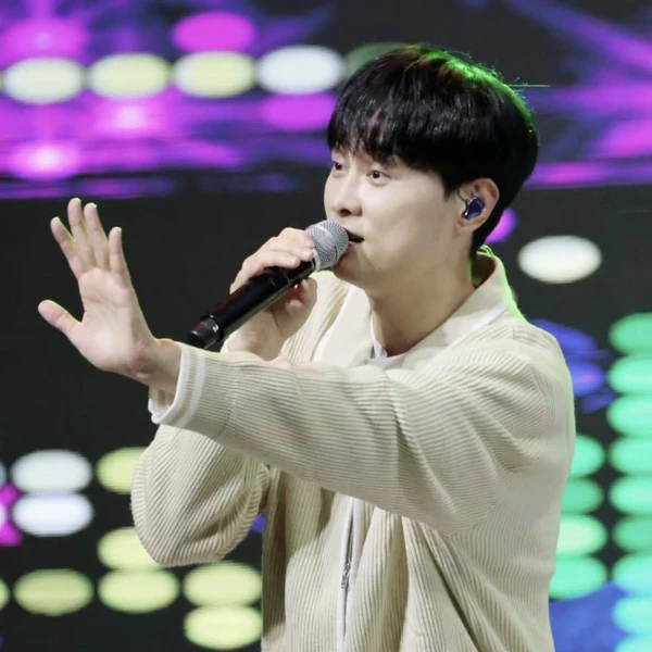 今天最受喜爱的闵庚勋模样