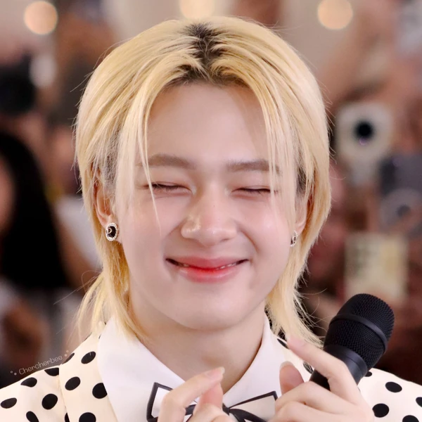 Popular photo full of fans’ love for NuNew