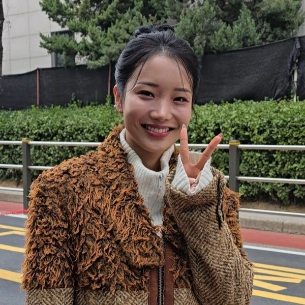 The most loved look of Kim Soyeon (2004) today