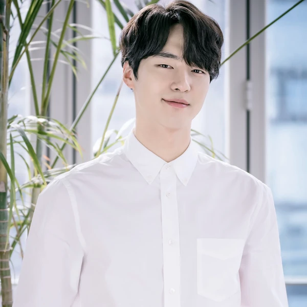 The most loved look of Yang Sejong today