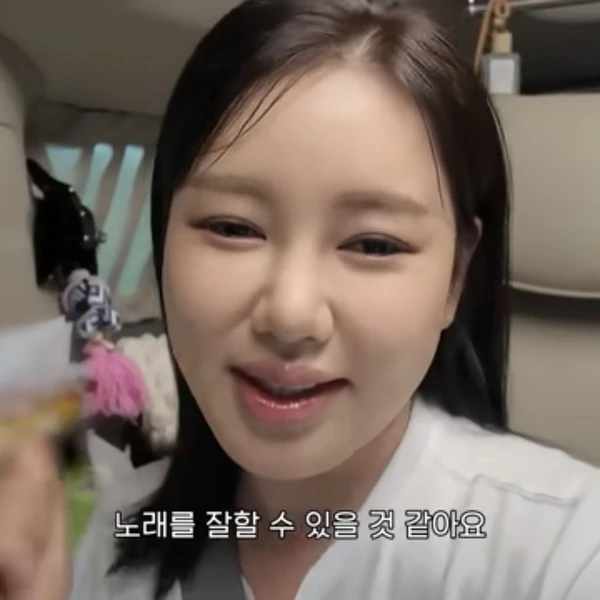 The most loved look of Song Gain today