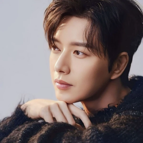 The most loved look of Park Haejin today