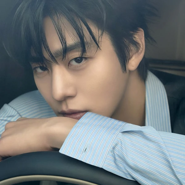 The most loved look of Ahn Hyoseop today