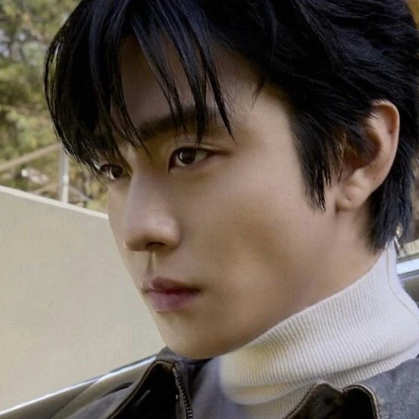 The most loved look of Ahn Hyoseop today