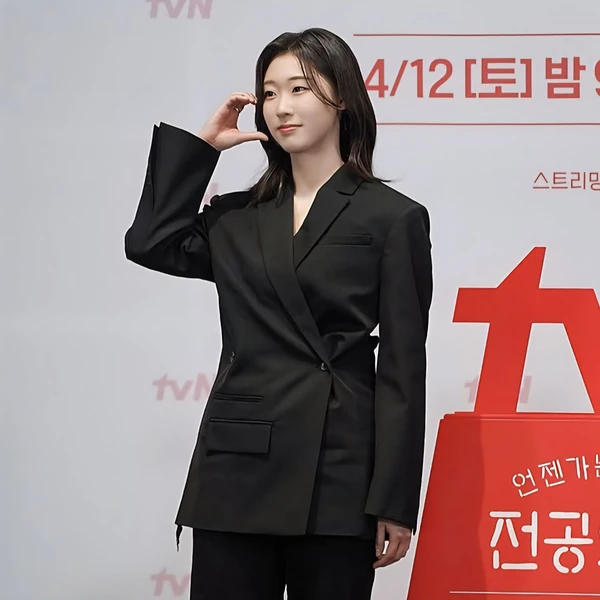 Popular photo full of fans’ love for Han Yeji