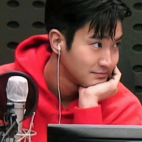 The most loved look of Choi Siwon today