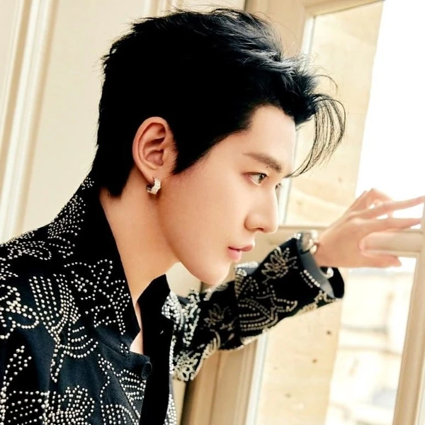 Popular photo full of fans’ love for Deng Wei