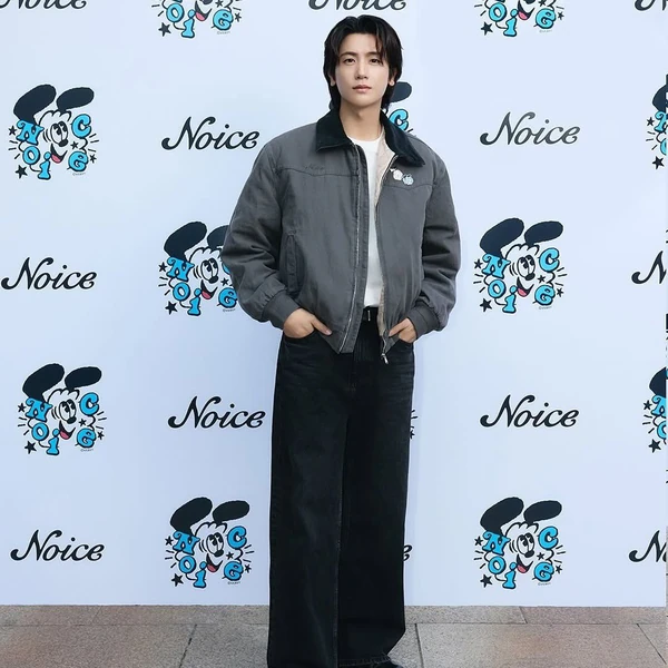 Popular photo full of fans’ love for Park Hyungsik