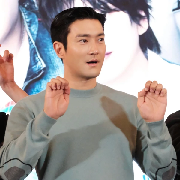 The most loved look of Choi Siwon today