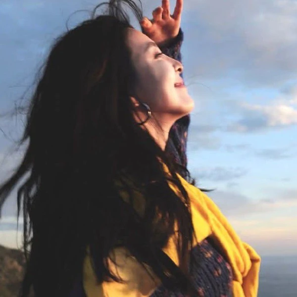 今天最受喜愛的章若楠模樣