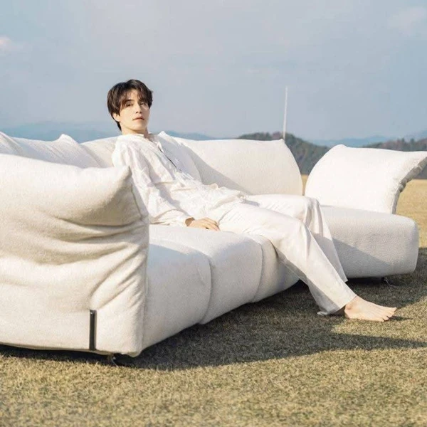 Popular photo full of fans’ love for Lee Dongwook