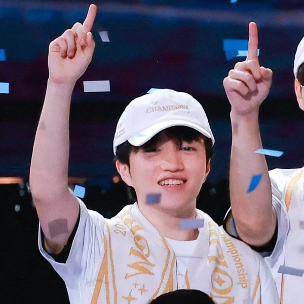 Today’s standout profile photo of Keria on Choeaedol Celeb