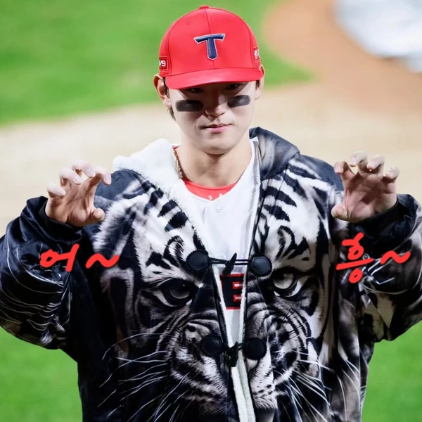 粉丝团打造的闪耀Kim Doyoung瞬间