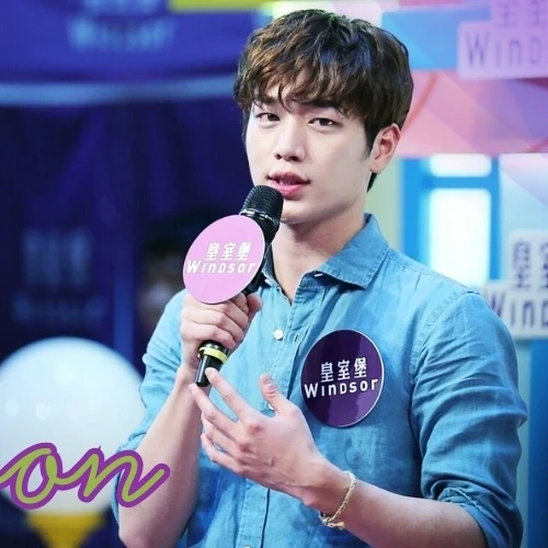 Popular photo full of fans’ love for Seo Kangjoon