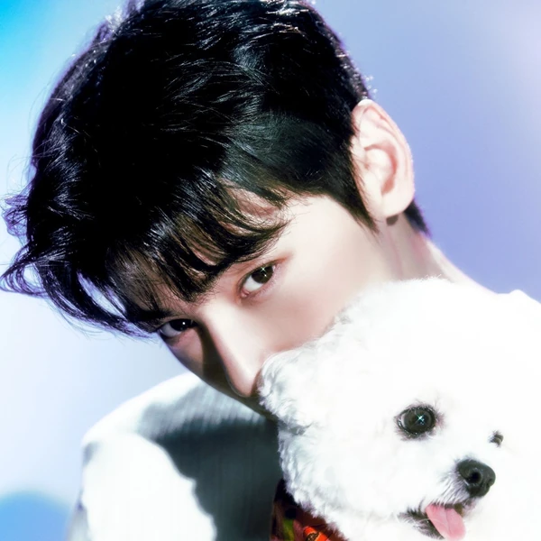 The most loved look of Cha Eunwoo today