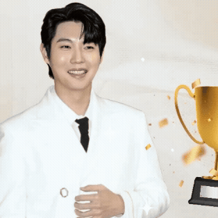 Popular photo full of fans’ love for Son Taejin