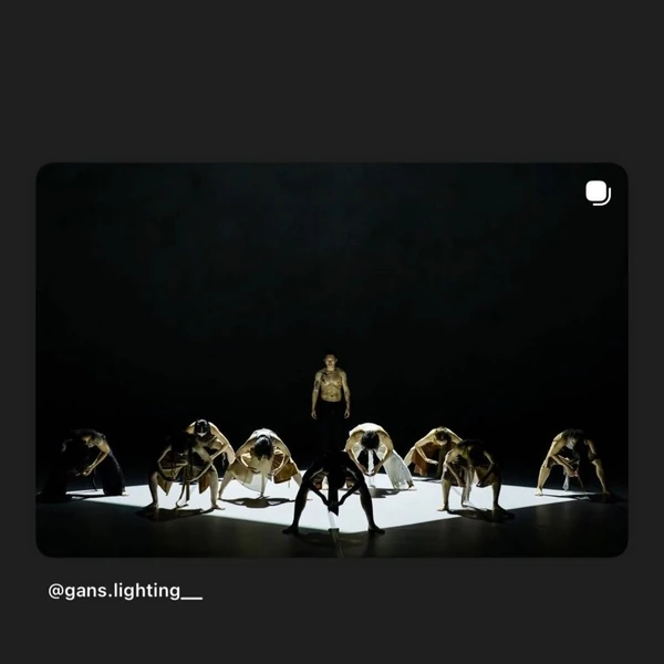 Popular photo full of fans’ love for Ki Moogan