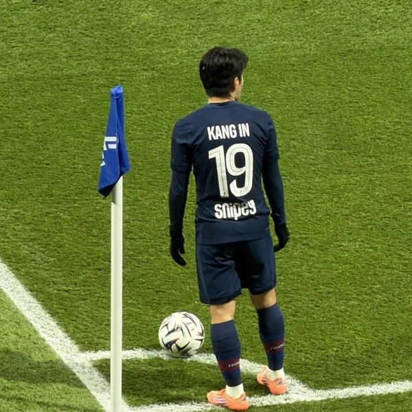 팬들이 사랑하는 이강인의 인기 프로필 사진