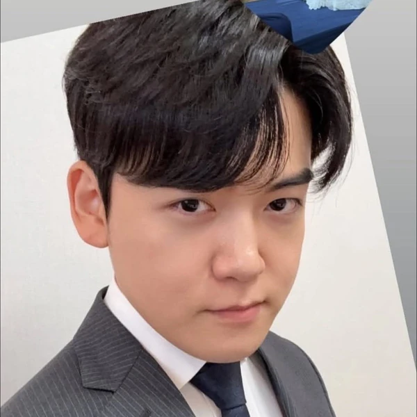 今天在Choeaedol Celeb中最闪耀的Gumayusi代表照片