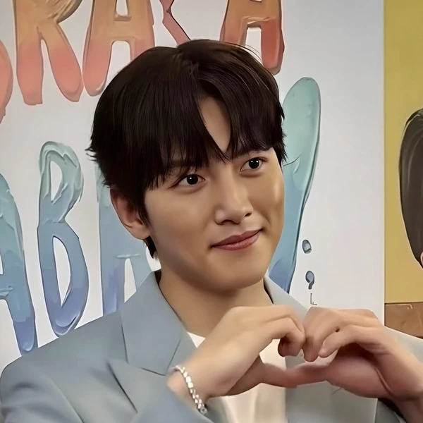 今天最受喜爱的池昌旭模样