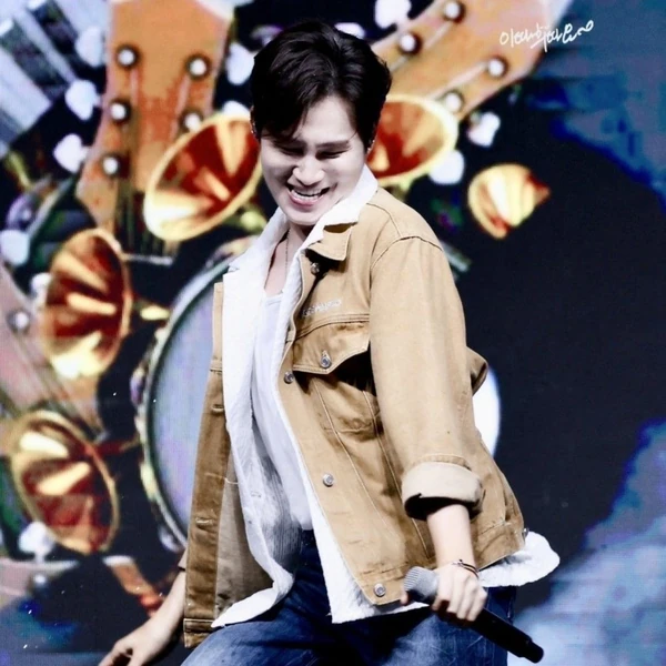 充满粉丝爱意的金熙栽人气照片