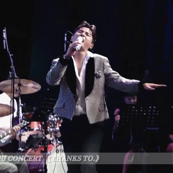 Popular photo full of fans’ love for Seong Ri