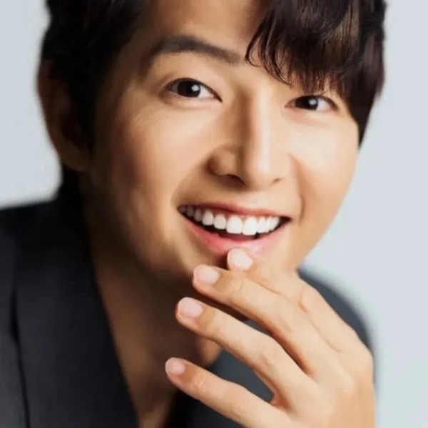 今天最受喜愛的宋仲基模樣