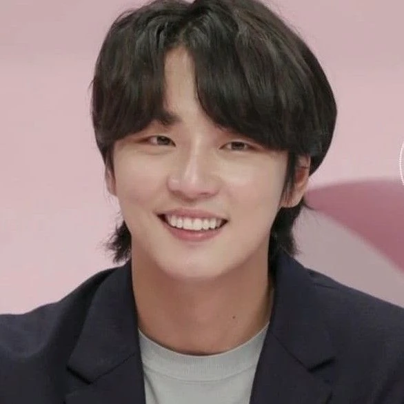 The most loved look of Yoon Shiyoon today