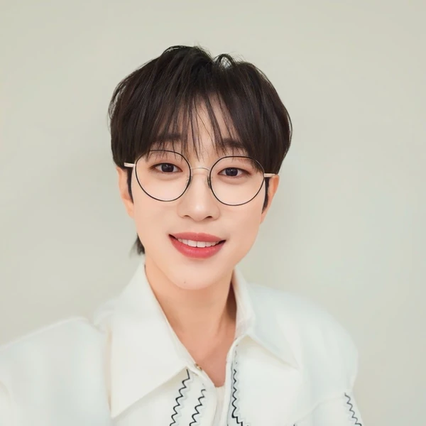 Popular photo full of fans’ love for An Sunghoon