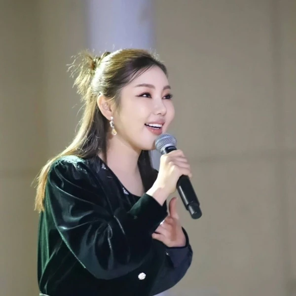 充滿粉絲愛的宋歌人人氣照片