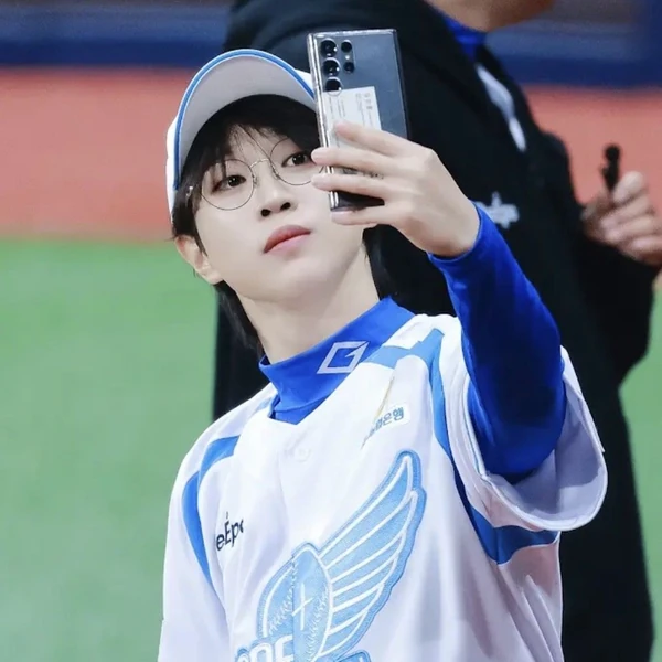 Popular photo full of fans’ love for An Sunghoon