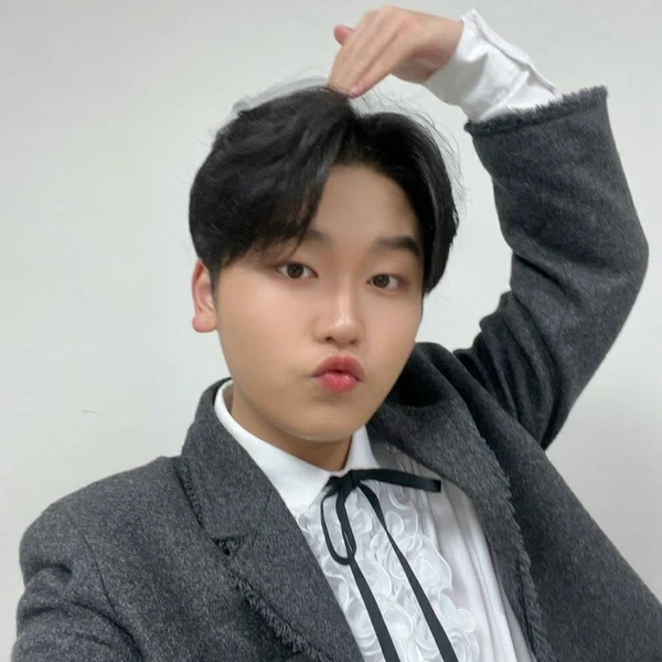 Popular photo full of fans’ love for Park Sungon