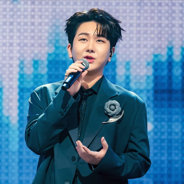 充滿粉絲愛的金秀瓚人氣照片