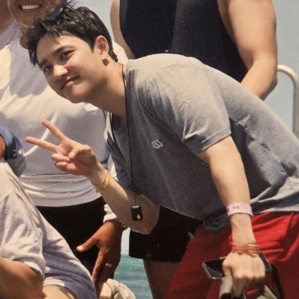 Foto populer Doh Kyungsoo (D.O.) yang penuh cinta dari penggemar