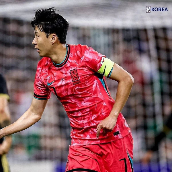 손흥민의 매력을 담은 최애돌셀럽 대표 사진