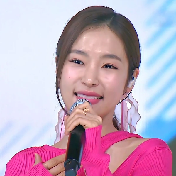 The most loved look of Hong Ja today