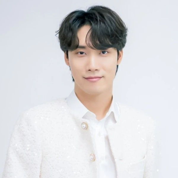 Popular photo full of fans’ love for Choi Woojin